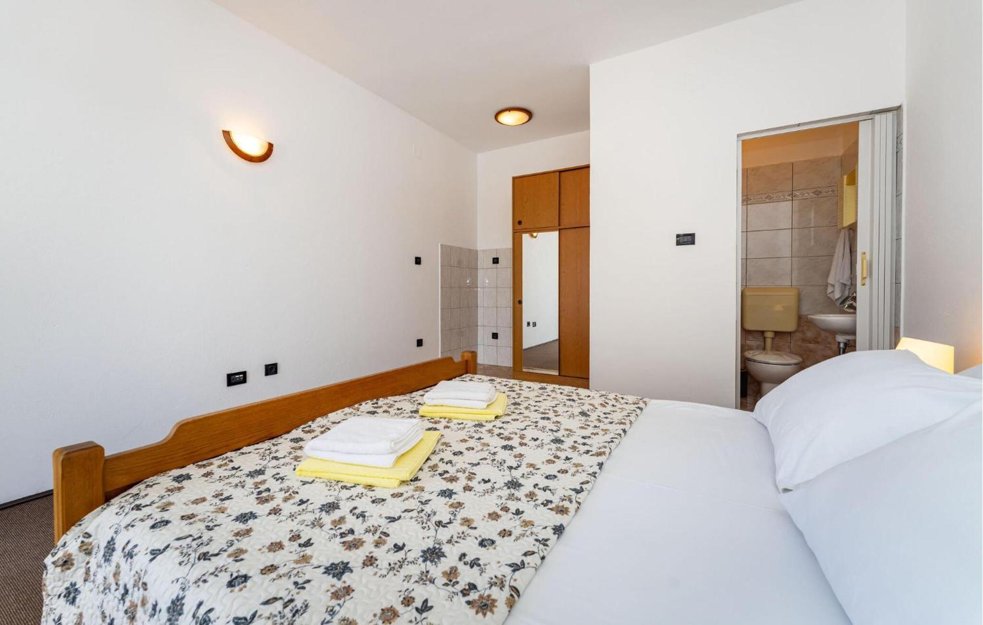 Beautiful Apartment In Galovac With Kitchen Exterior photo
