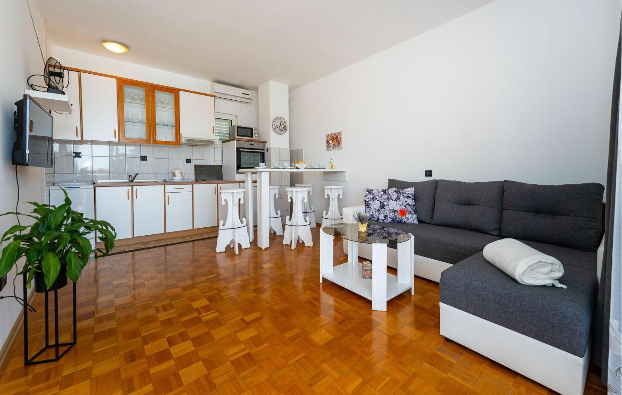 Beautiful Apartment In Galovac With Kitchen Exterior photo